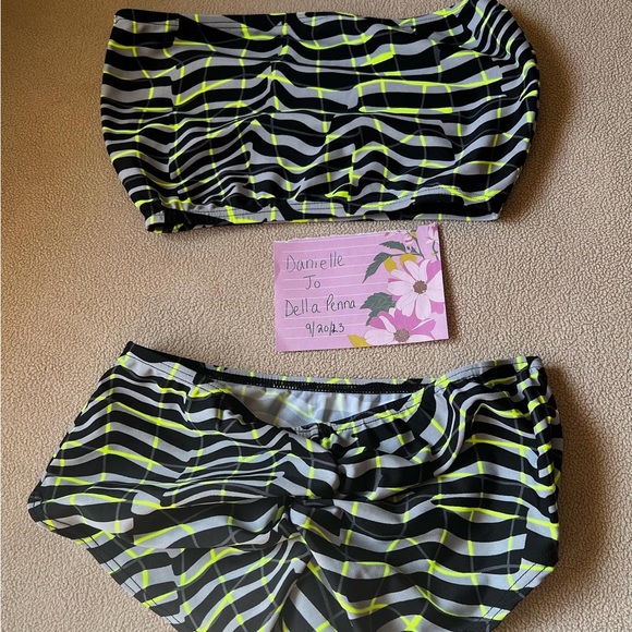 Rave with mi gente 2 piece zebra like print set - Picture 2 of 3
